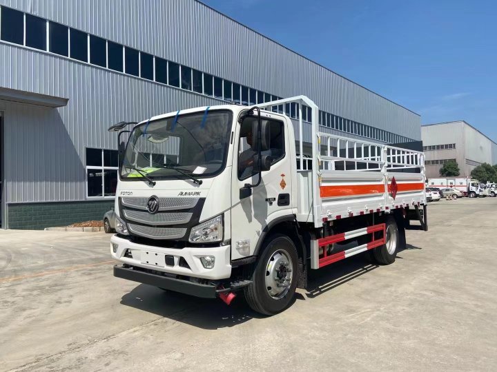 福田歐馬可5.2米氣瓶運(yùn)輸車/7噸